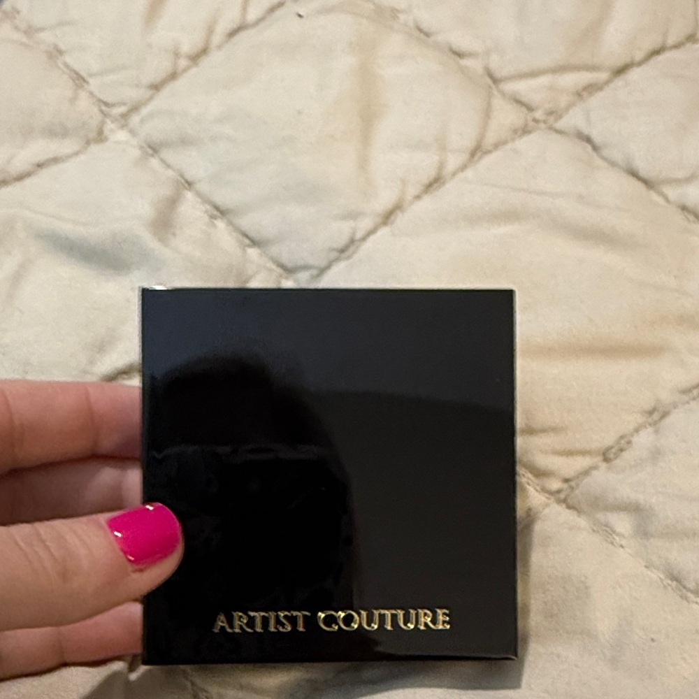 Artist Couture Glossy Black Compact with Gold Logo